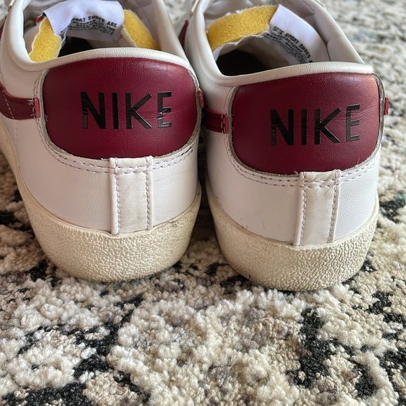 Nike Blazers low 77 White Team Red size 10 UK 7.5 EU 42 - Picture 3 of 7